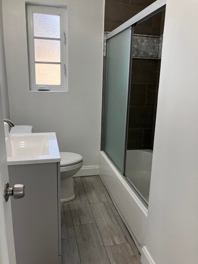 Building Photo - 949 30th St