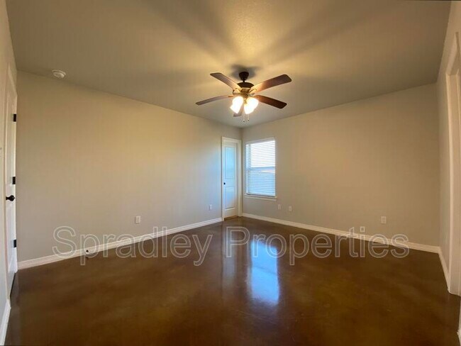 Building Photo - 1006B Sparrow Cove