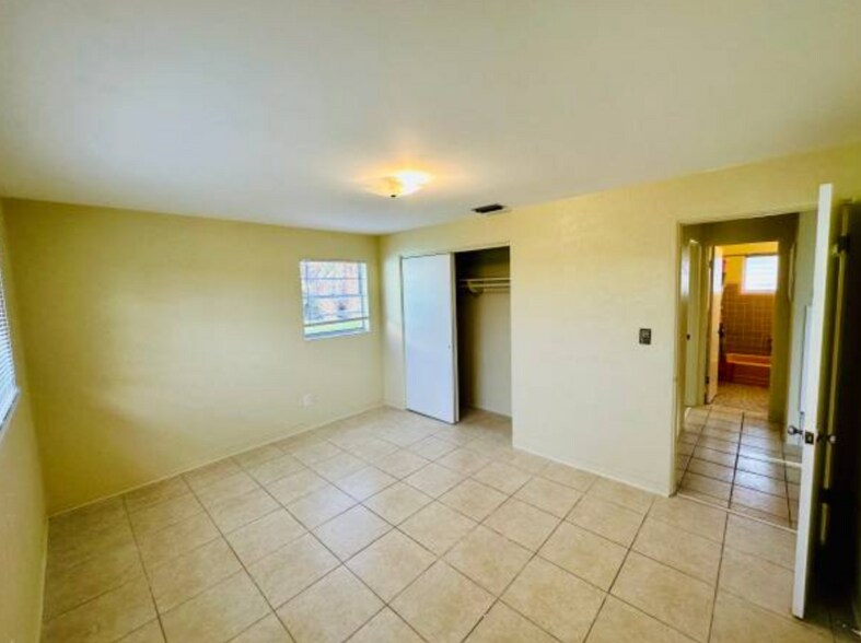 Building Photo - 21 Rivershore Dr