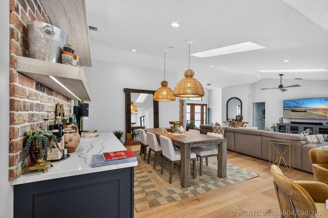 Building Photo - 12897 La Rochelle Cir