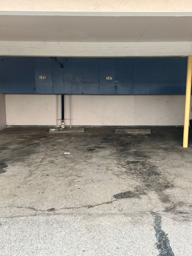 Building Photo - Ventura - Two bedroom ground floor apartment!