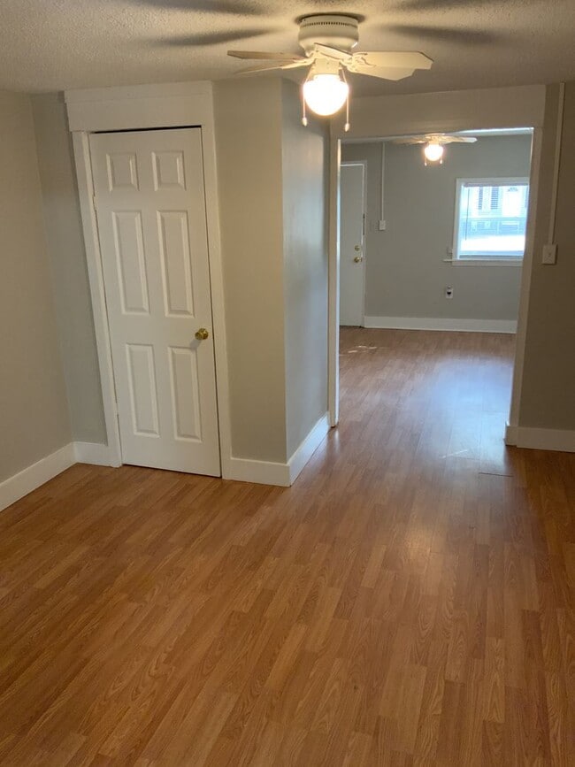 Building Photo - 1 bed 1bath duplex near Prisma health