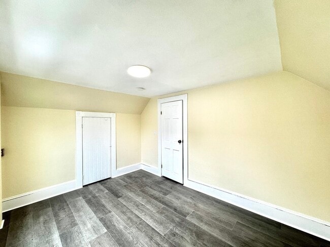 Building Photo - 98 Safford St
