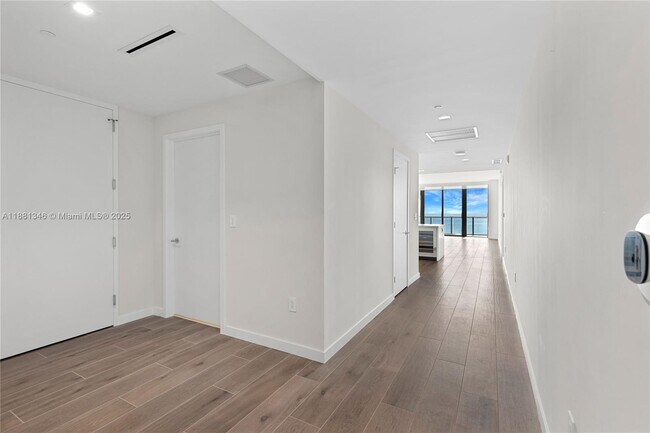 Building Photo - 1116 N Ocean Blvd