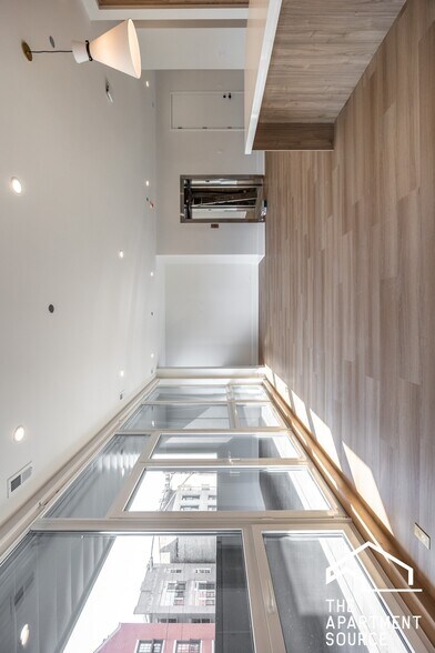 Building Photo - 1620 W Grand Ave