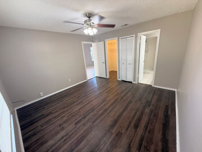 Building Photo - 2453 E Illiana St