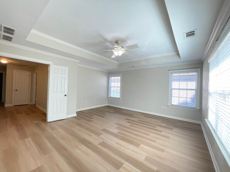 Master bedroom - 2650 Royston Dr