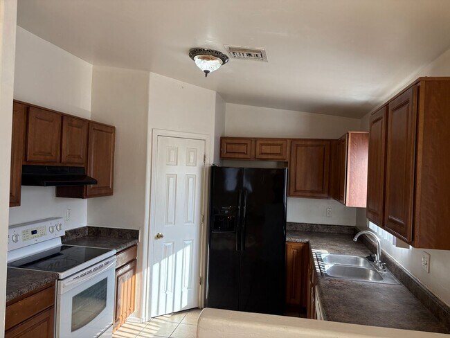Building Photo - Beautifully Renovated 3 Bedroom Home -A/C-...