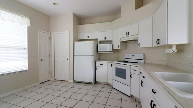 Building Photo - 5316 Sir Churchill Dr