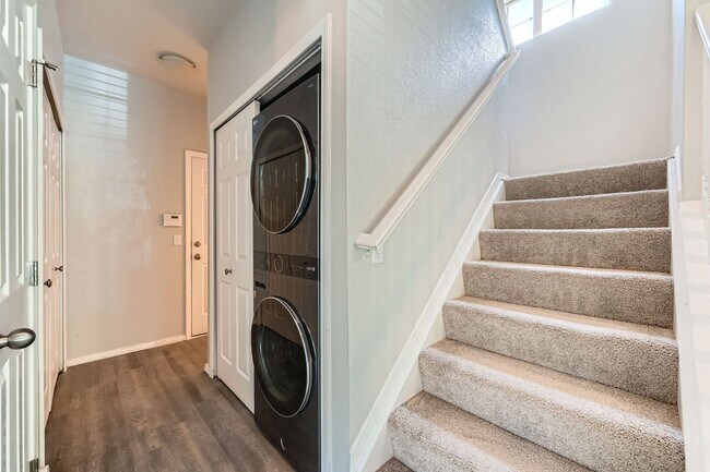 Building Photo - 4 bed /2.5bath Charming Home in Aurora