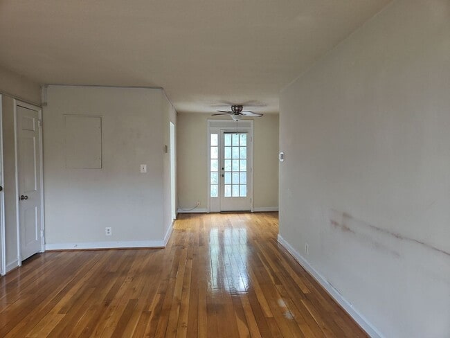 Building Photo - Charming 1 Bed 1 Bth Condo With Balcony In...