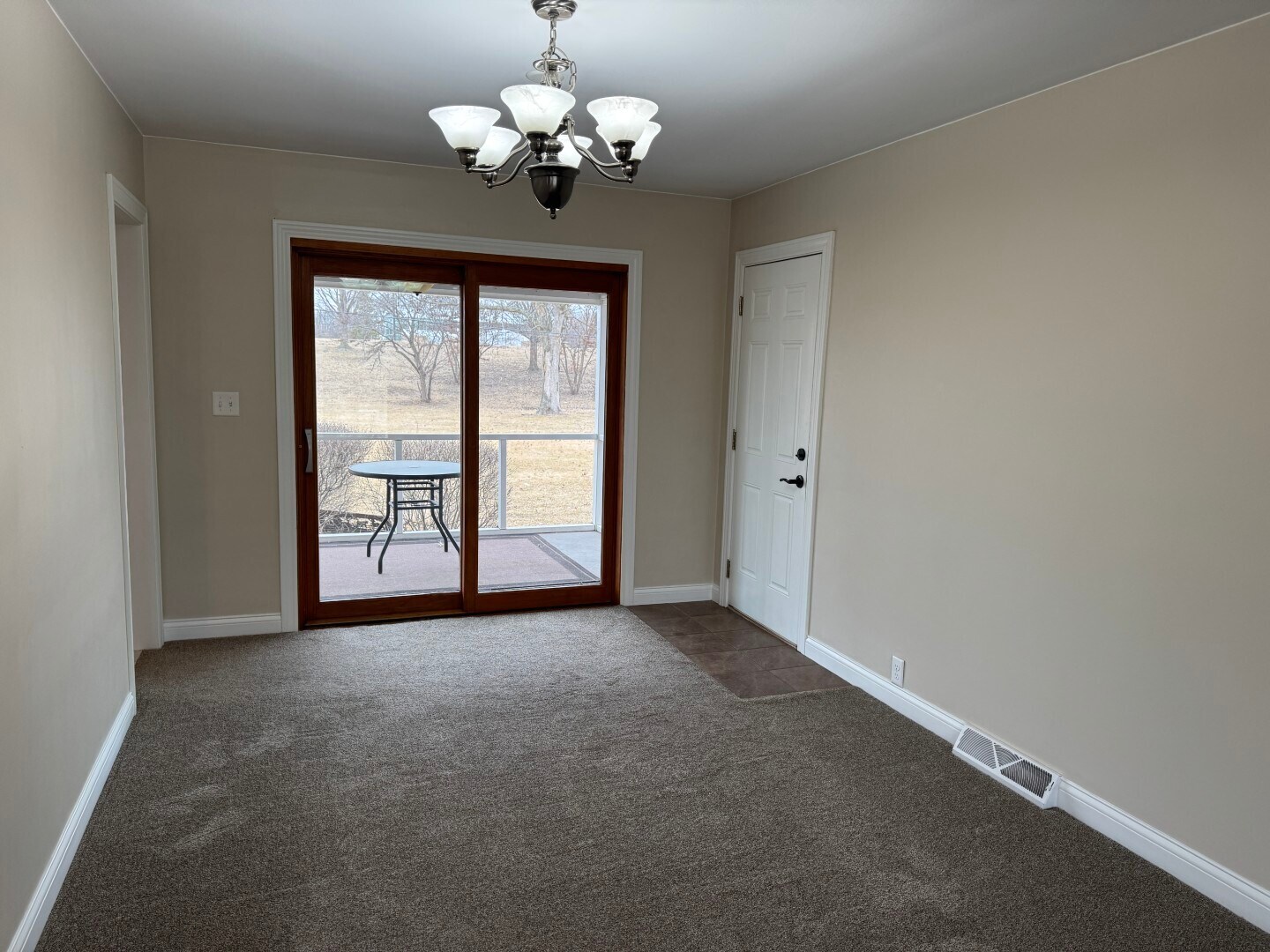 Building Photo - 233 Manor Dr