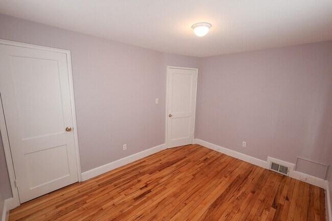 Building Photo - 33 Paragon Rd