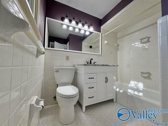 Building Photo - 1208 SE Willowbrook Dr