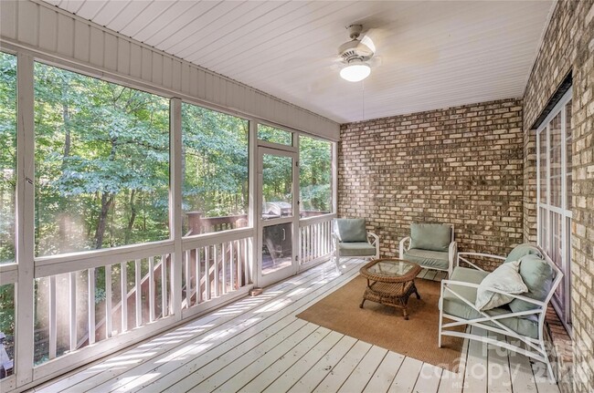 Building Photo - 181 Streamside Pl