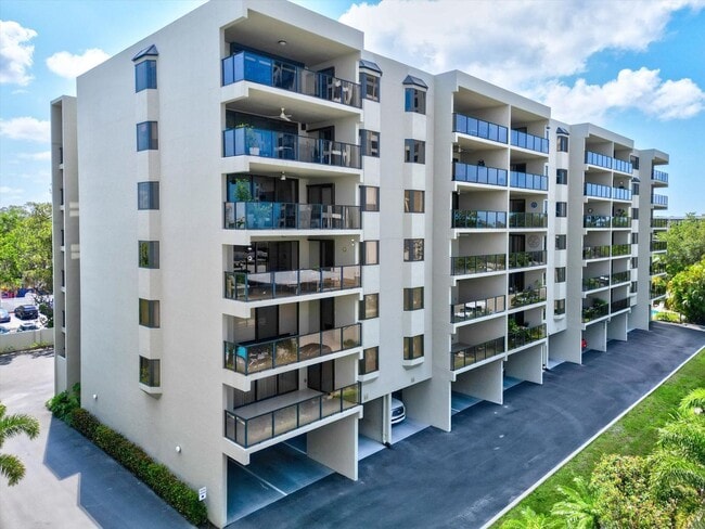 Building Photo - 2 Bedroom 2 Bath Waterview Condo (Palm Place Condominiums)