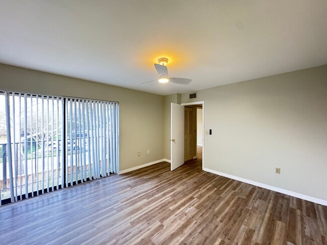 Building Photo - 5268 Middle Ct