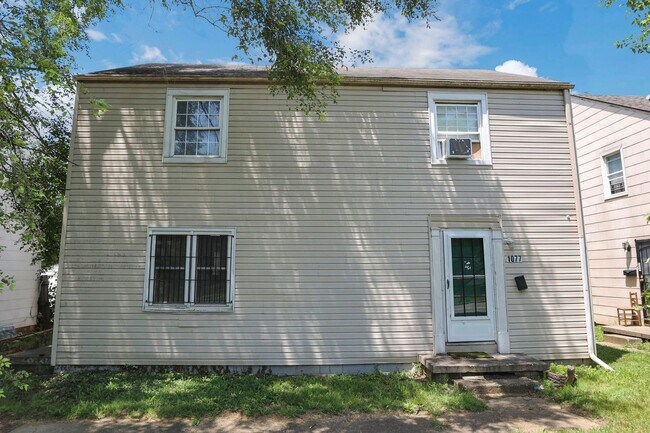 Building Photo - 1077-1079-1079 S James Rd