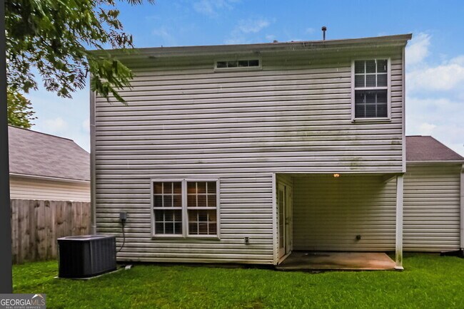 Building Photo - 213 Oak Grove Way