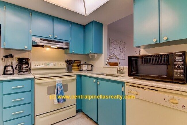 Building Photo - 175 116th Ave