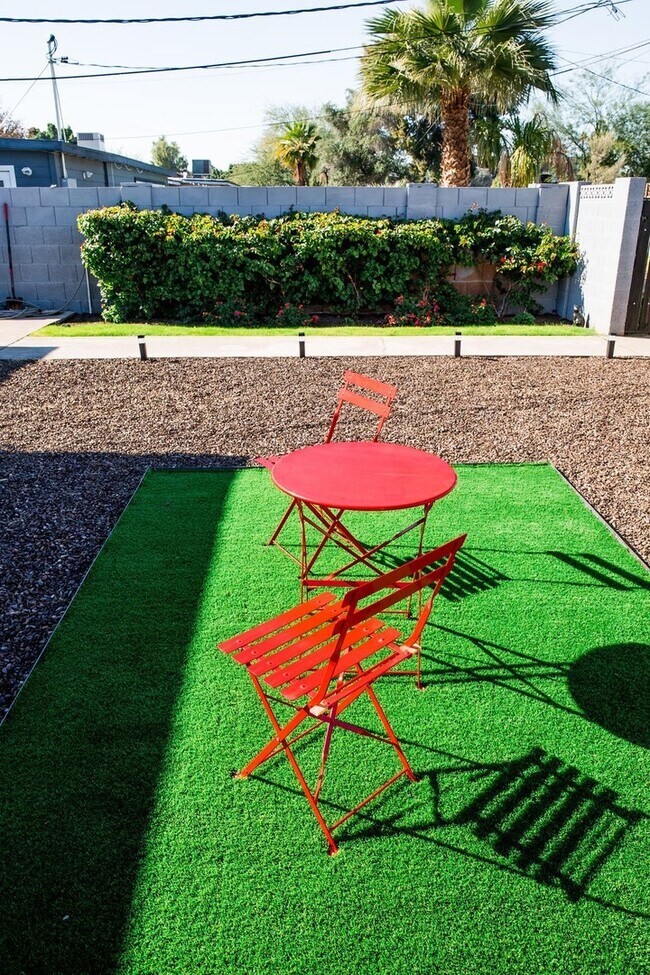 Building Photo - Gorgeous Fully Furnished 3 Bd 2 Bath Vacat...