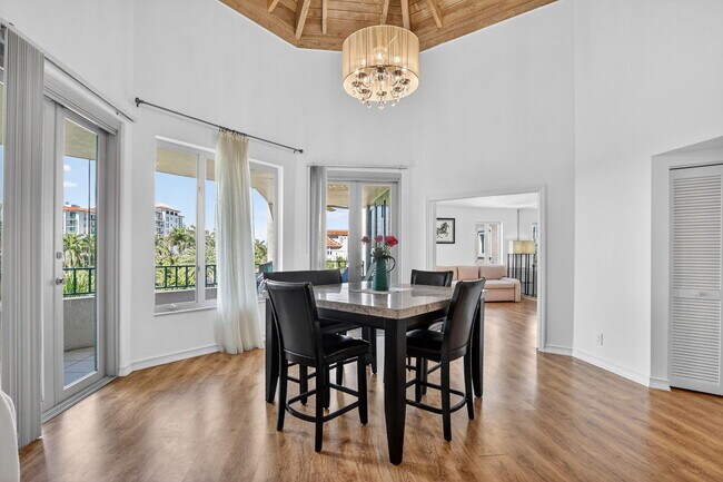 Building Photo - 120 SE 5th Ave