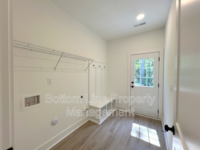 Building Photo - 427 Mint St