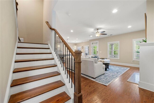 Building Photo - 1833 Sanford Dr