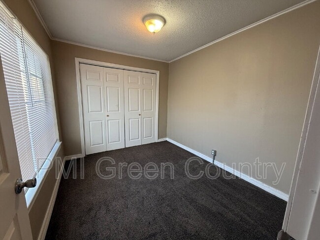 Building Photo - 408 S 48th W Ave