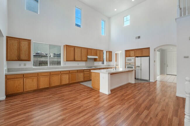 Building Photo - 6717 Sao Tiago Way