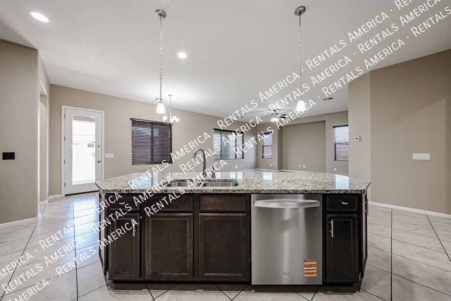 Building Photo - 20856 E Arroyo Verde Dr