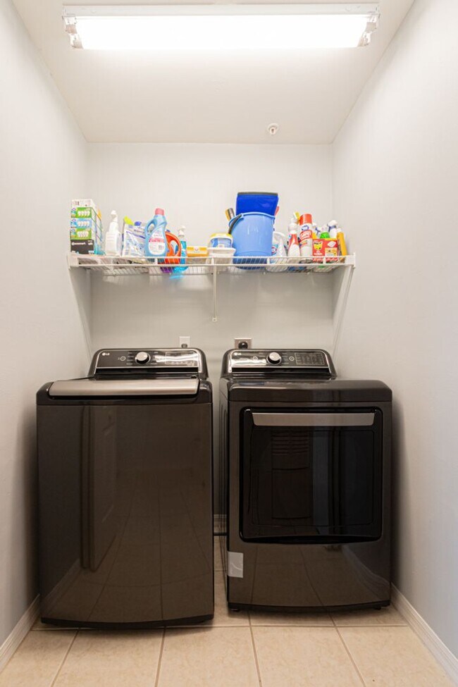 Building Photo - Fully Furnished Seasonal Condo Rental At Golf & Country Club