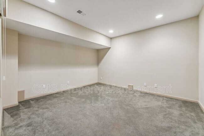 Building Photo - 44 Equestrian Way