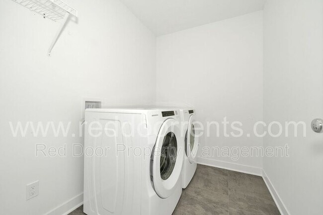 Building Photo - 6380 Apperson Dr