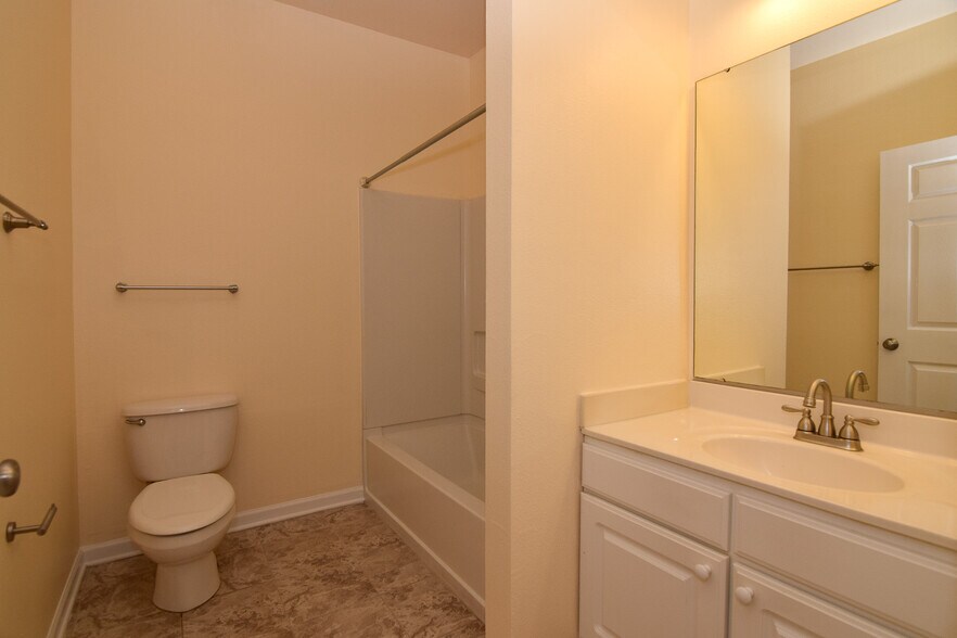 Building Photo - 1481 Cambridge Lakes Dr