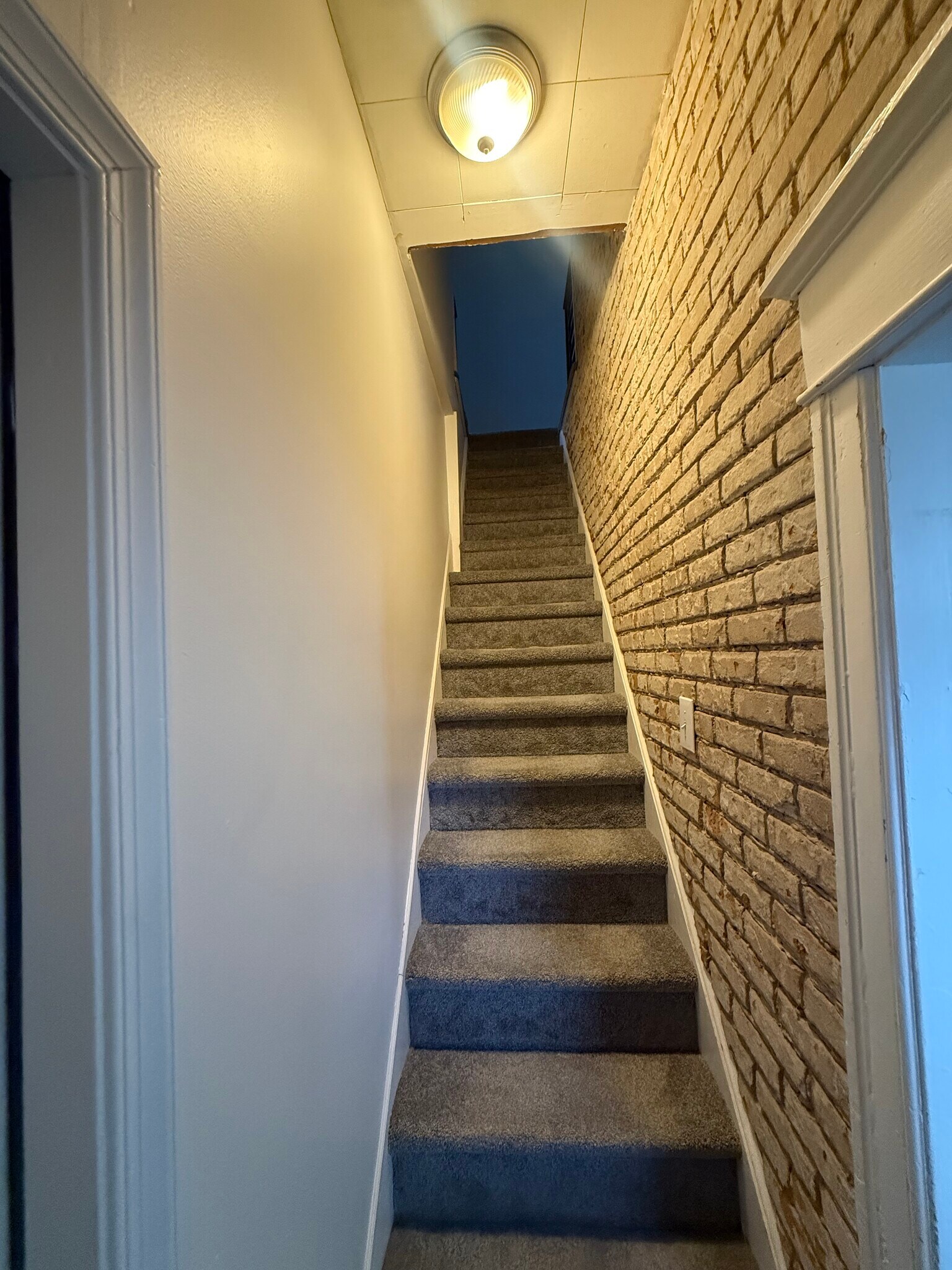 Building Photo - 5734 Walker St