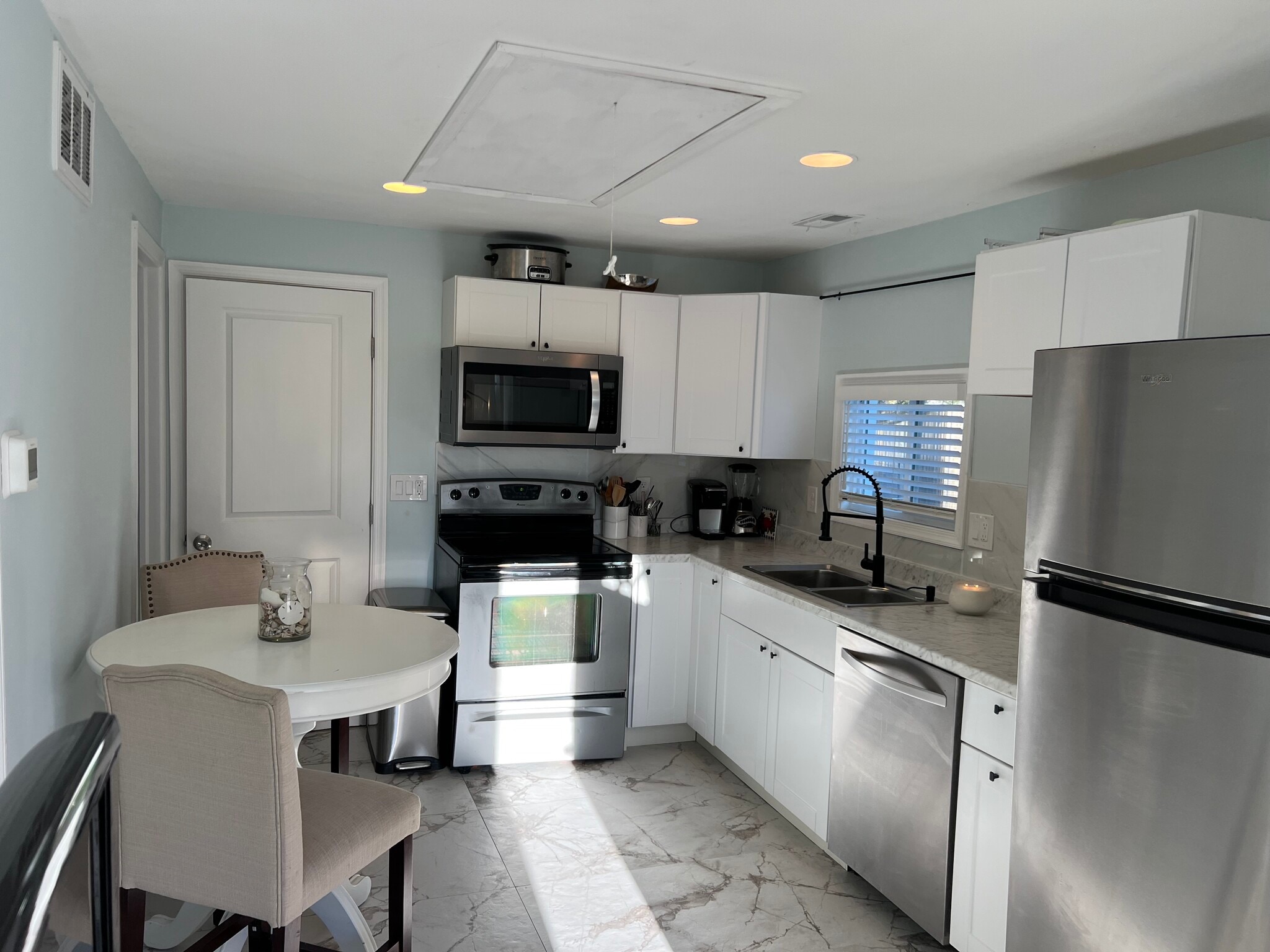 Great natural sunlight - 749 1st St