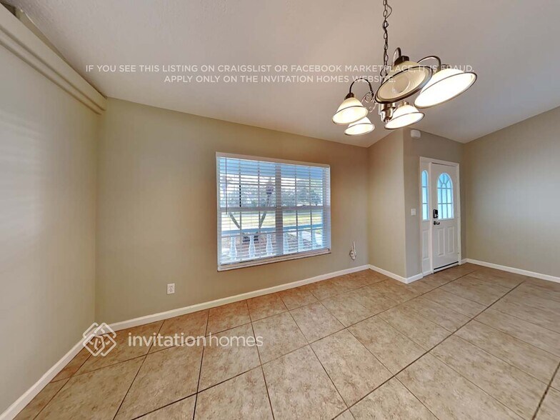 Building Photo - 2566 SW Hinchman St