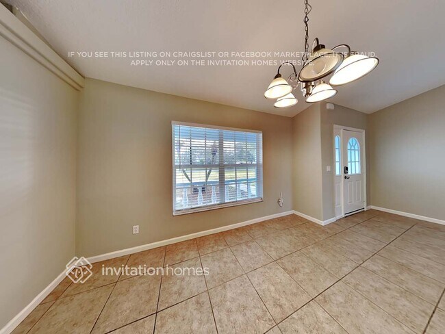 Building Photo - 2566 SW Hinchman St