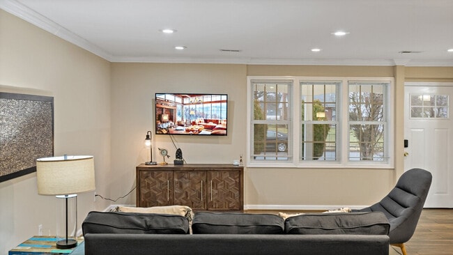 Building Photo - 7103 Highland St