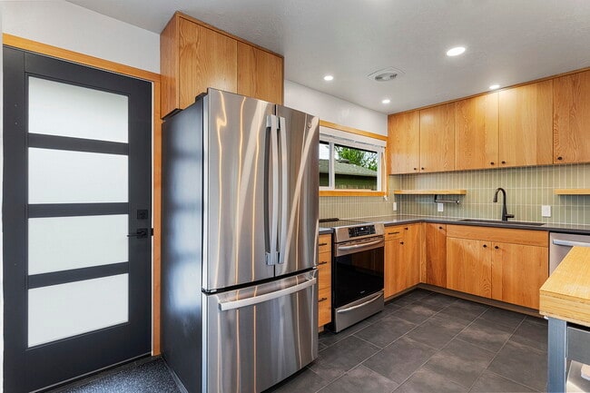 Building Photo - 5359 SE 91st Ave