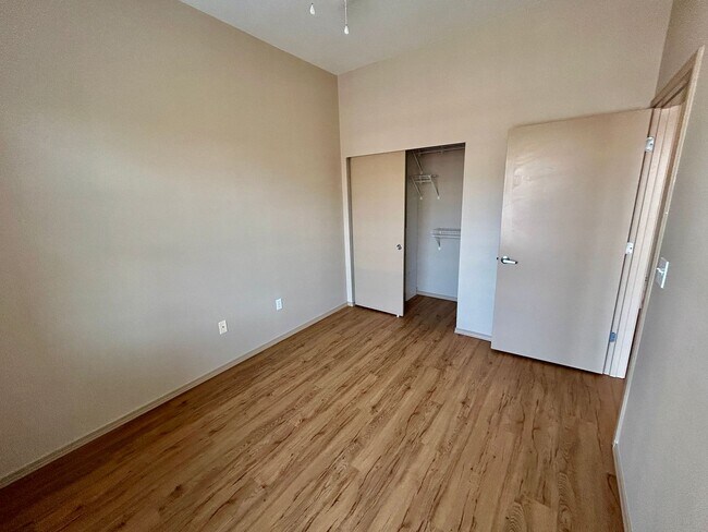 Building Photo - First Hill One Bedroom - Stellar Location! AVAILABLE NOW!