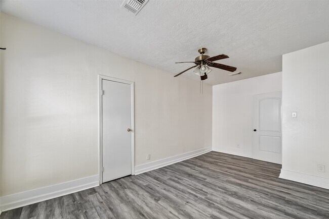 Building Photo - 1511 Scharpe St