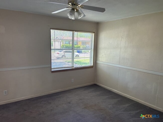 Building Photo - 303 Ridge St