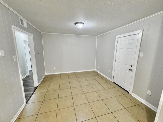 Building Photo - 3383 Seaforth Dr
