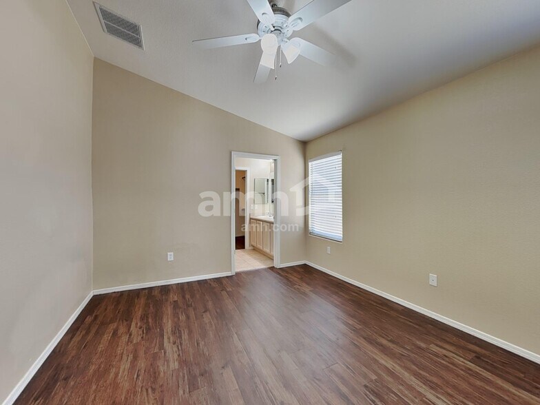 Building Photo - 2435 W Waterway Pl