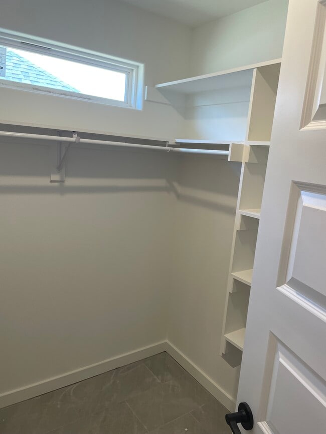 Building Photo - 1110 Maclaren Ave