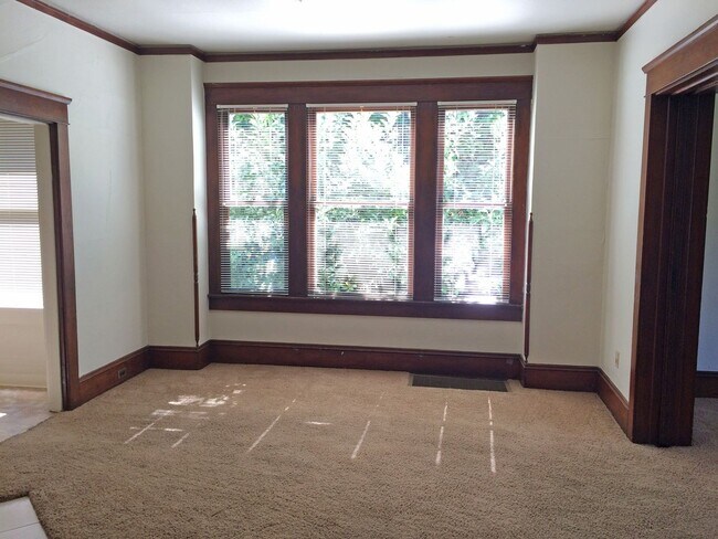 Building Photo - 5 bedroom house in the heart of Corvallis!