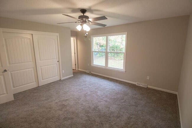 Building Photo - 1909 Newton Dr