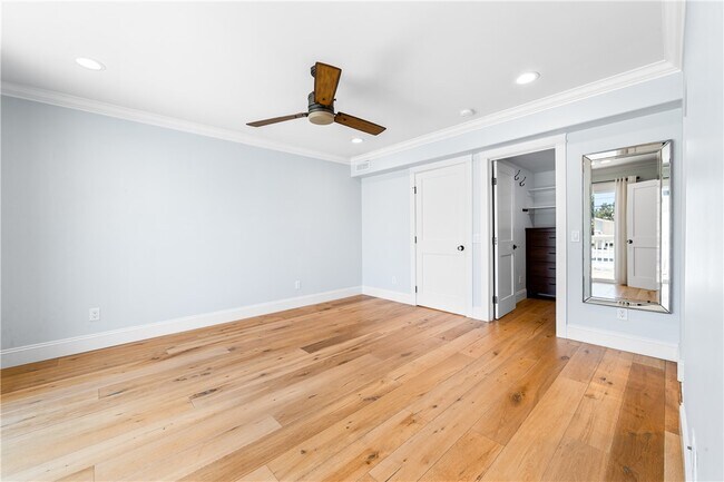 Building Photo - 308 7th St